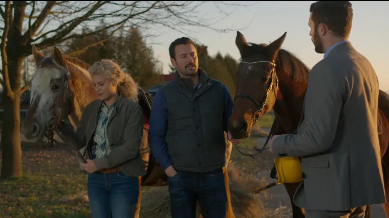 Kako bi se udaljila od Petra Ana se počne zbližavati s Mladenom (Zlatni dvori)