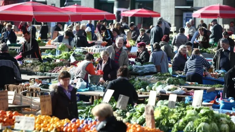 Testirano voće s tržnice, iz trgovine zdravom hranom te trgovačkog centra