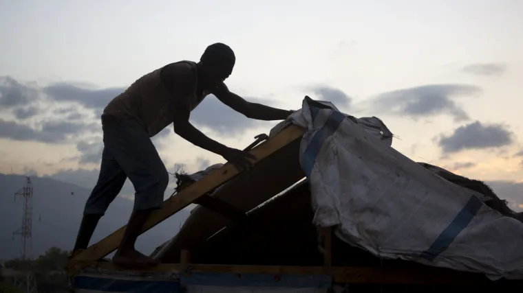 Panika na Papui Novoj Gvineji: ljudi nakon snažnog potresa pobjegli na uzvisine u strahu od tsunamija