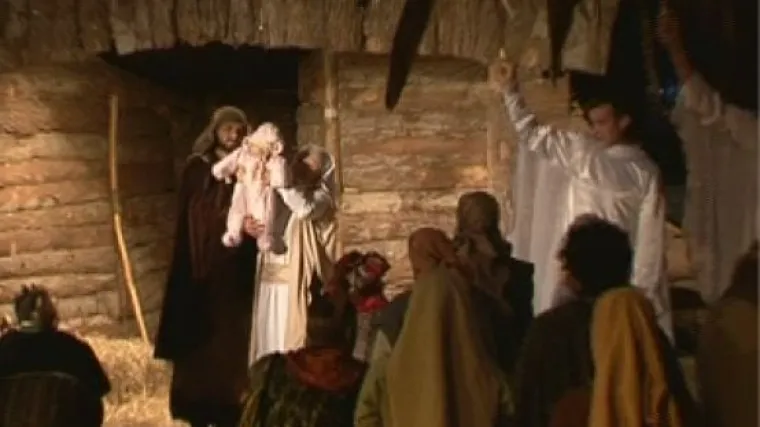 Prenosimo božićnu atmosferu: večeras bila prva izvedba živih jaslica zajednice Cenacolo ispred katedrale