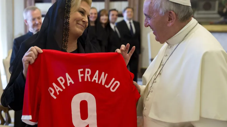 Kolinda Grabar Kitarović čestitala 80. rođendan papi Franji, a potom i zahvalila na potpori