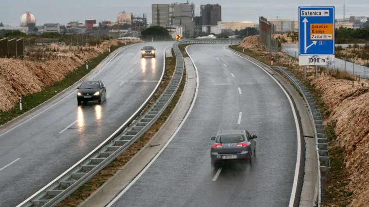 Na 'Kalmetini' teško ozlijeđeno četvero ljudi, među njima i dječak