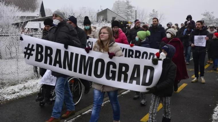 Brođani ponovno na ulicama: 'Ne odustajemo od borbe za čisti zrak  na&scaron;oj djeci!'