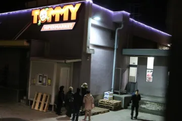 Naoružani maskirani razbojnici opljačkali prodavaonicu