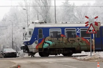 Na vozača iz Siska naletio vlak, imao je neviđenu sreću