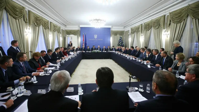 Plenković primio Zajednicu županija te udruge gradova i oopćina: 'Slični sastanci održavani su samo u vrijeme vlade Ive Sanadera'
