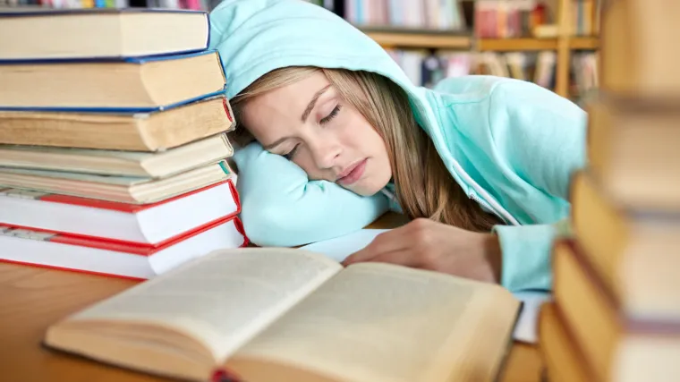 Znanstvenici dokazali: &scaron;kola treba počinjati sat vremena kasnije!