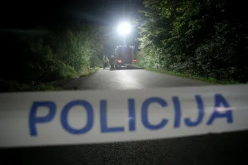 Prevrnuo se automobil, vozač poginuo