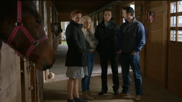 Petar spa&scaron;ava Anu koju je zbacio konj. Nera i Mladen su ljubomorni na njih (Zlatni dvori)