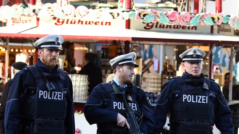 Njemačka policija u lovu na Tunižanina, osumnjičenog za napade na Berlin: predstavljao se pod tri različita imena