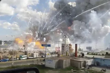 Pogledajte dramatičnu snimku eksplozije na tržnici pirotehnike u kojoj je život izgubilo 30 osoba!