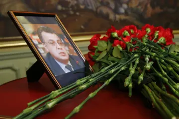 Tijelo ubijenog ruskog veleposlanika prevezeno u Moskvu; dočekali ga majka, supruga i državni vrh