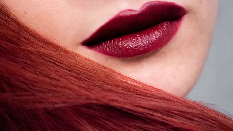 Kao stvoreni za zimske dane: Našli smo 11 tamnih ruževa u našim drogerijama, evo koliko koštaju