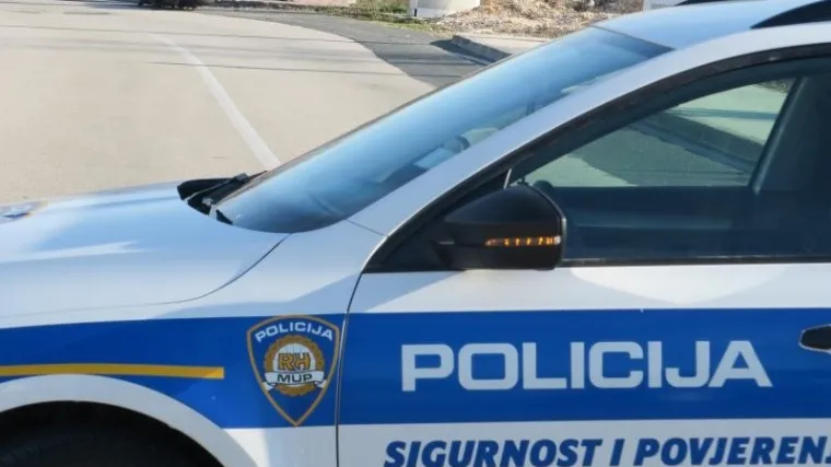 U zaključanoj kući prona&scaron;li ozlijeđenu majku pored mrtvog sina