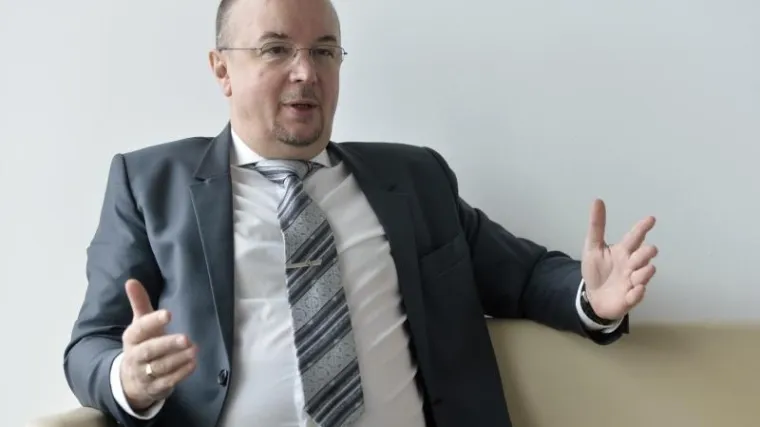 Nema &scaron;tednje za HAKOM: tvrtka potro&scaron;ila 86.000 kuna na kravate i rubce