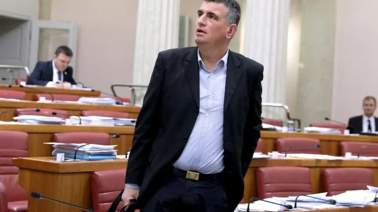 'Vi&scaron;e hrvatskih vlada bilo je upleteno u izdaju nacionalnih interesa'