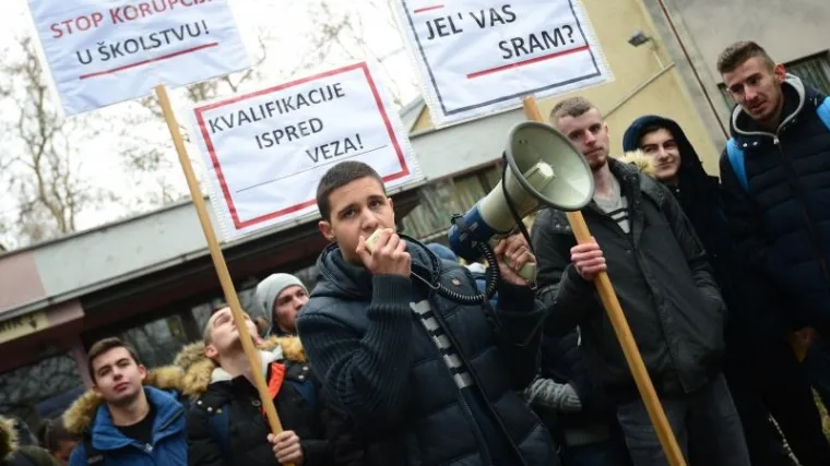 'Novi nastavnik tjelesnog nam je priznao da nema iskustvo rada u &scaron;koli nego u teretani'