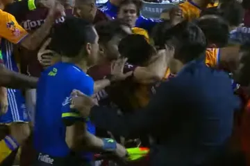 Božić u znaku tučnjave nogometaša, pet crvenih kartona i dramatične utakmice