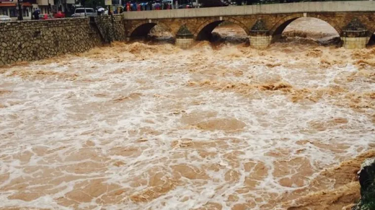 Izvukli tijelo tek rođenog djeteta: sama se porodila, a zatim bacila bebu u Drinu