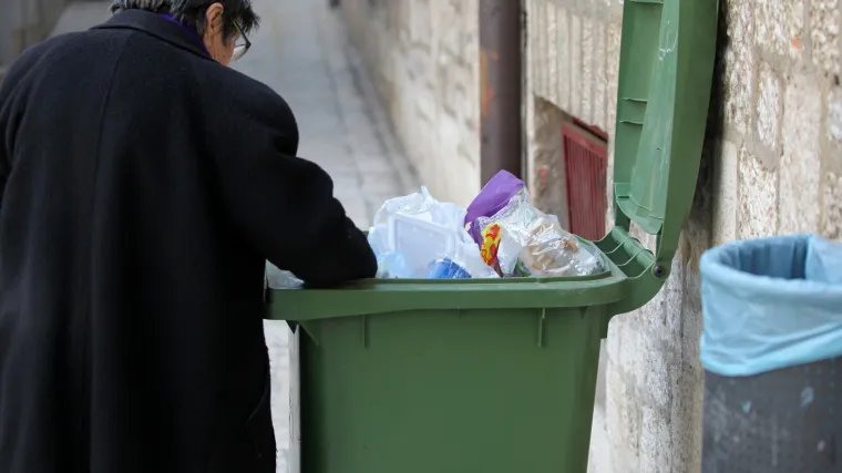 Pernar o rovinjskoj zabrani: 'Sirotinja se mora boriti za pravo da kopa po smeću'