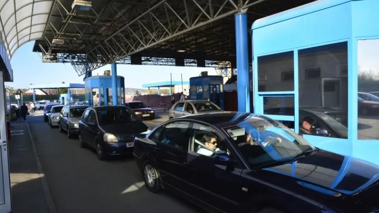 Zbog jedne stvari čekali na prijelaz i do 12 sati!