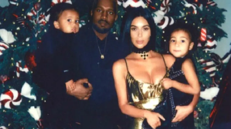 Kanye West jednom obiteljskom fotografijom začepio usta svima