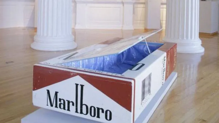 Malo drugačiji pogreb: lijesovi u obliku fotoaparata, olovaka i kutije cigareta