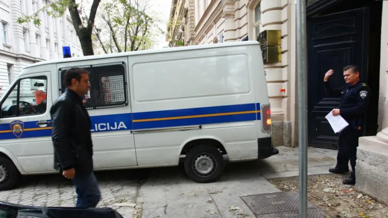 Optuženo 147 osoba jer su fingiranjem prometnih nesreća od osiguranja izvukli dva milijuna kuna