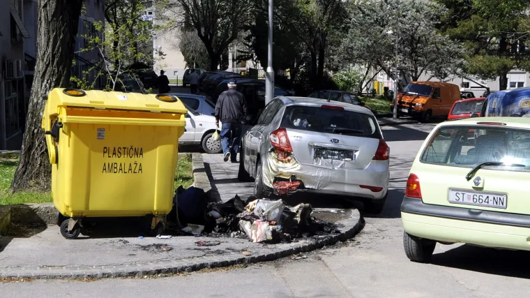 Ponovno palež u Splitu: četvero 12-godi&scaron;njaka zapalili &scaron;est plastičnih kontejnera