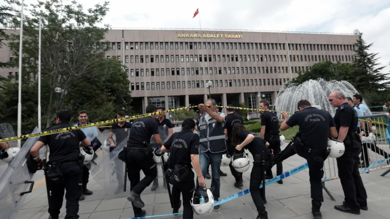 Policija traga za napadačem iz Istanbula: 'Nikad se nećemo povući pred takvih prljavim igrama'