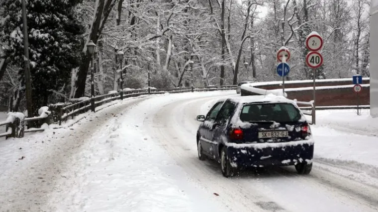 Veliki minusi već od jutra, krajem dana snijeg