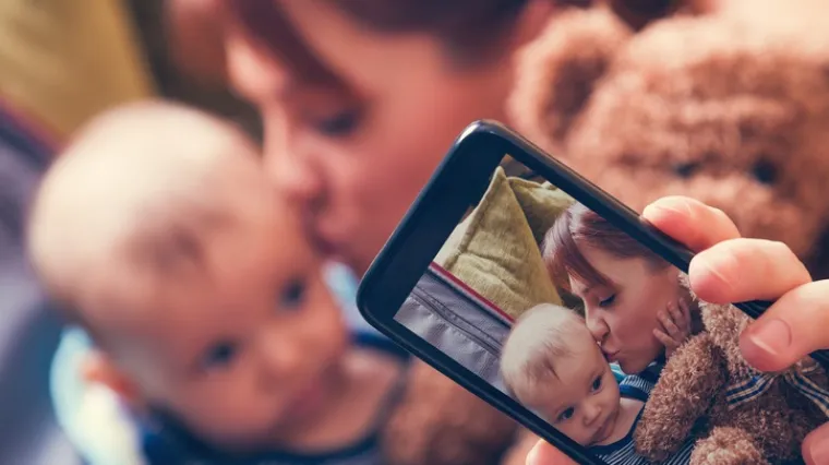 Majke koje objavljuju slike svoje djece na dru&scaron;tvene mreže vjerojatno pate od perfekcionizma ili depresije