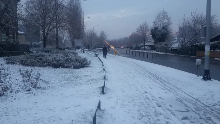 Hrvatska se probudila uz snijeg: u Karlovcu ga napadalo 15 cm, zabijelio se i Zagreb