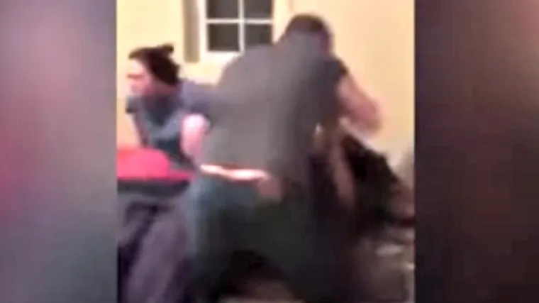 Zatekao ženu u krevetu s drugim mu&scaron;karcem: pobijesnio i pretukao njenog ljubavnika