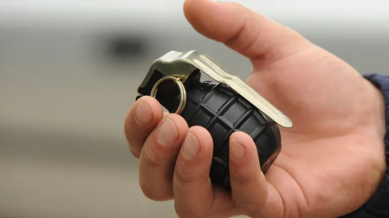 Mu&scaron;karac nakon svađe sa susjedima posegnuo za vatrenim oružjem, a zatim bacio i bombu!