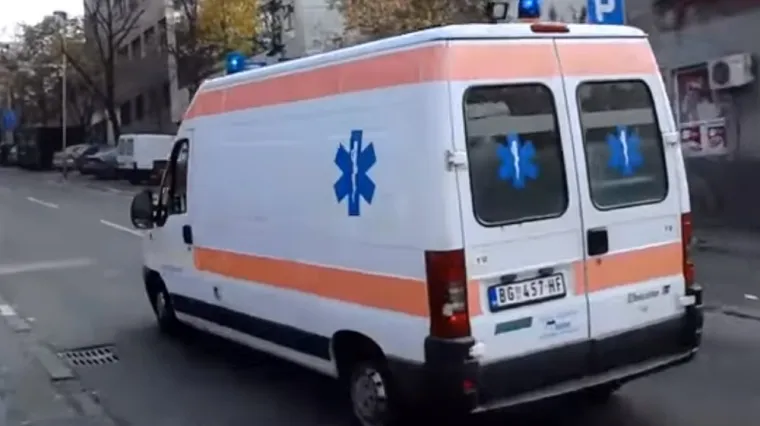 Djevojka se prvo bacila pod tramvaj, zatim skočila s nadvožnjaka i potom prerezala vene