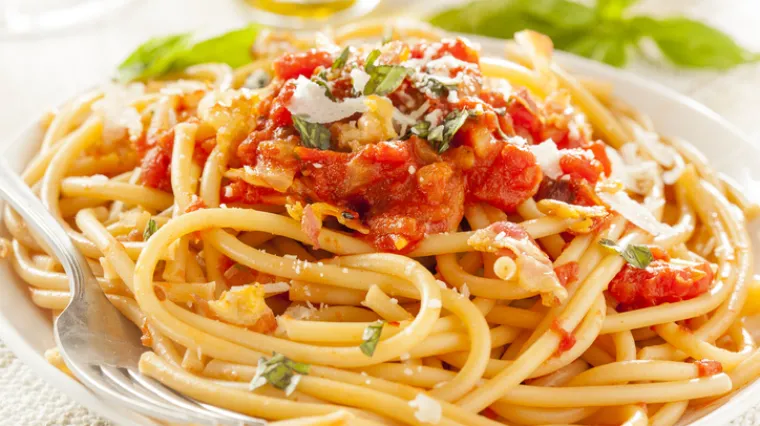 Brzinski ručak: Tjestenina u umaku od rajčice s bosiljkom, đumbirom i kikirikijem