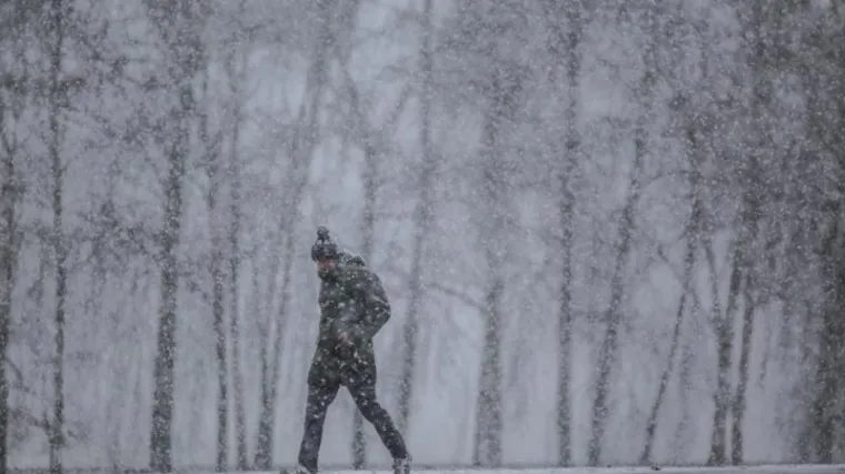 Sniježno jutro: 150 ekipa Zimske službe posipa glavne prometnice u Zagrebu