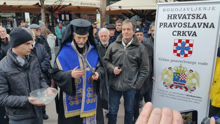 Tzv. Hrvatska pravoslavna crkva održala obred na Cvjetnom, od države traže da ih registrira