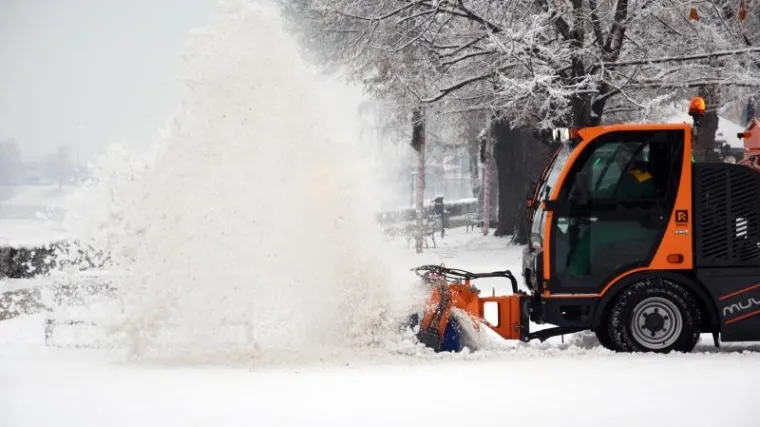 Snježno nevrijeme prouzročilo lančane sudare, brojna sela ostala bez vode
