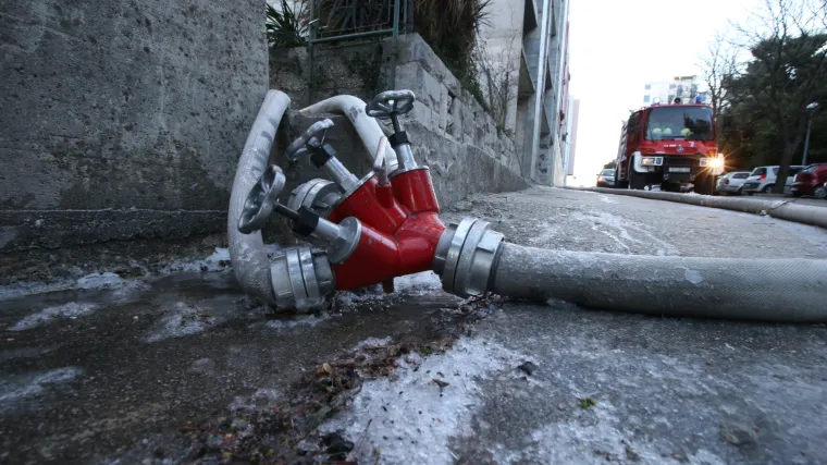 Pomoć iz splitskog Vodovoda: 'Smrzlo je, nema vode, ljudi će barem imati kockice leda za u viski'