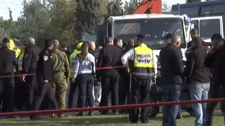 Uznemirujuća snimka: izraelska televizijska postaja emitirala kobni napad kamiona u Jeruzalemu