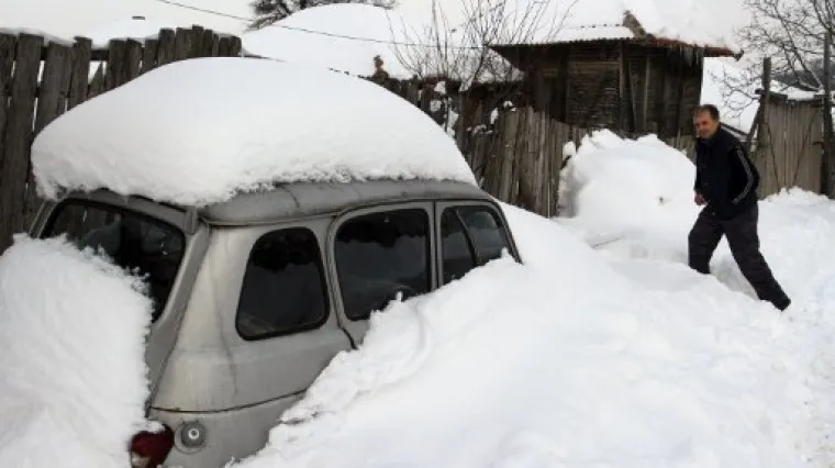 Snježni nanosi odsjekli vi&scaron;e od 100 sela, evakuacije u tijeku