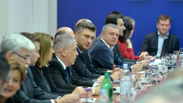 Plenković: 'Dobili smo čvrstu podr&scaron;ku da se Ina vrati u na&scaron;e ruke, nema potrebe za referendumom'