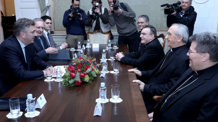Premijer Plenković s članovima Stalnog vijeća HBK: 'Suradnja države i Katoličke crkve dobra'