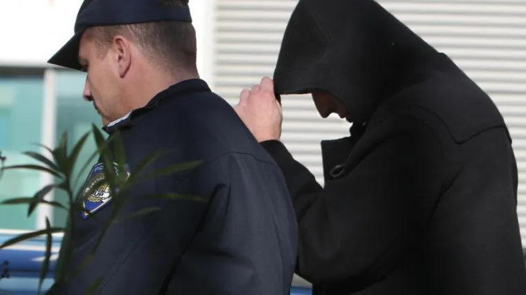 Fizički napao suprugu, policija u stanu prona&scaron;la&nbsp;bombe, pi&scaron;tolje, pu&scaron;ke i streljivo