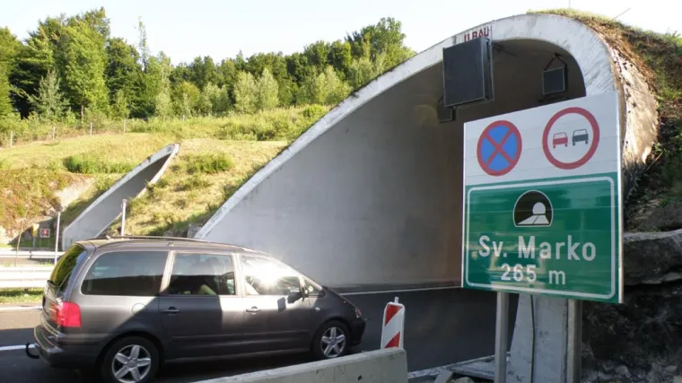 Autocestom A1 kod tunela Sv. Marko luta - srna!