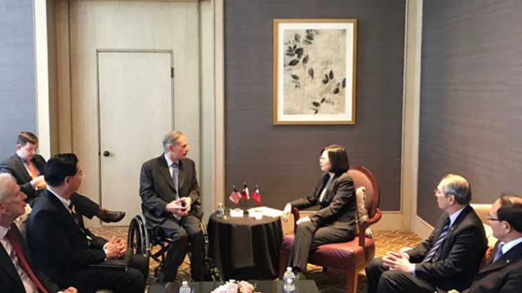 Kulturolo&scaron;ka neukost: teksa&scaron;ki guverner uvrijedio tajvansku predsjednicu nesmotrenim poklonom