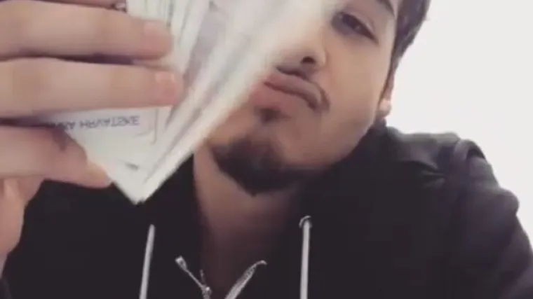 Sin Luke Rajića na Instagramu objavio video u kojem baca novčanice od tisuću kuna