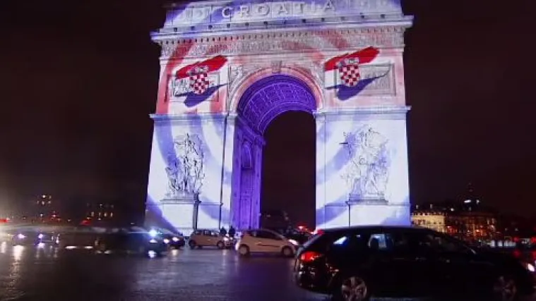 Simbol Pariza bljesnuo u hrvatskim bojama